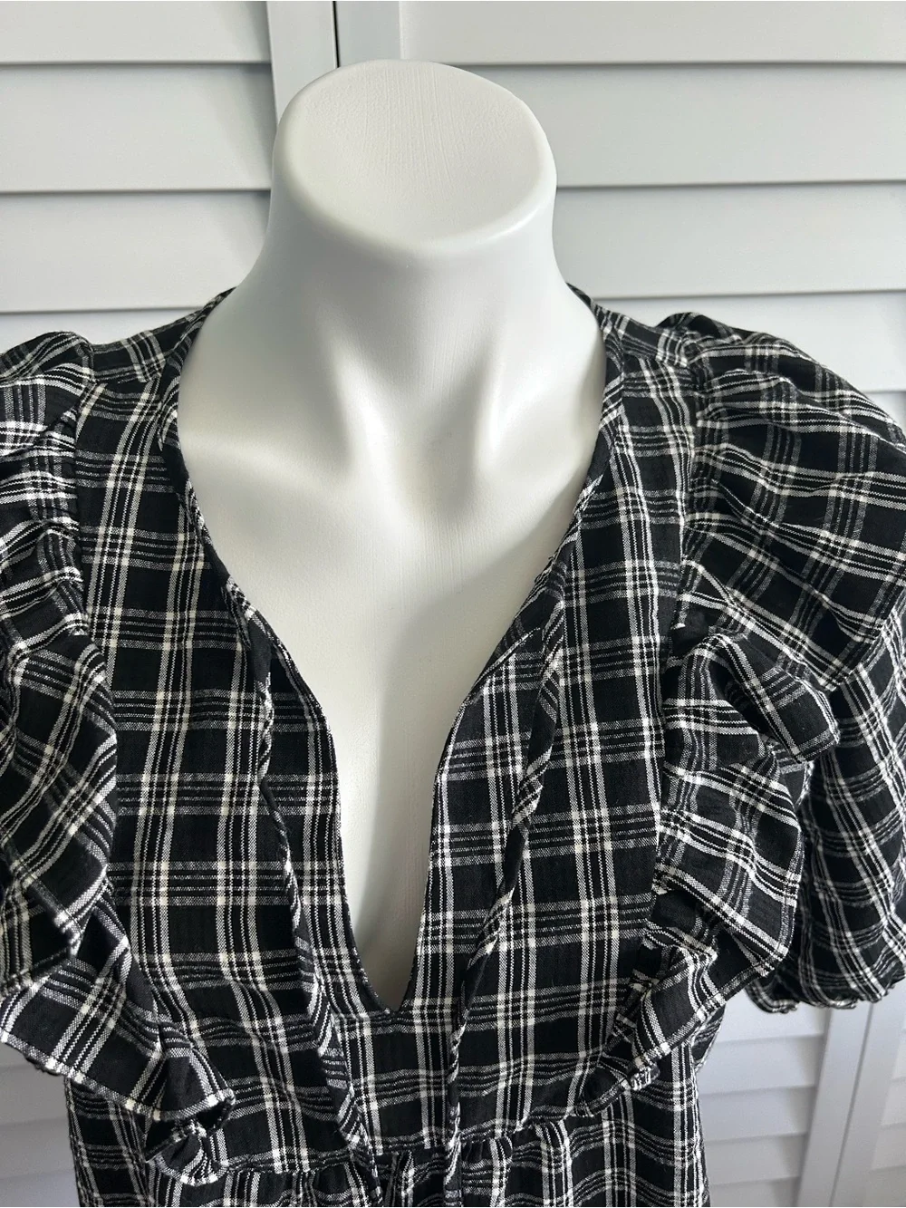 LOFT | windowpane pattern puff sleeve ruffle top